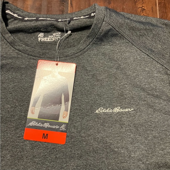 * NEW * Eddie Bauer Men’s Long Sleeve Active Tee - M - Picture 2 of 5